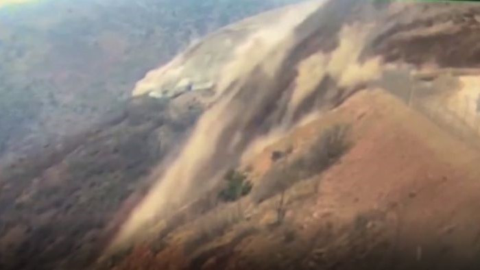 Девет души се издирват под руините на свлачище в златна