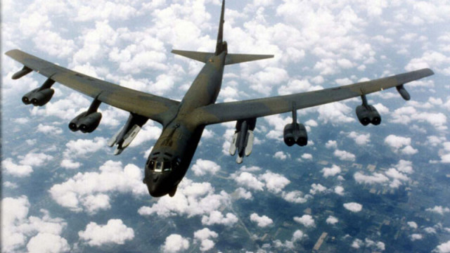 B-52 ще е цял век в небето след проект за $50 милиарда
