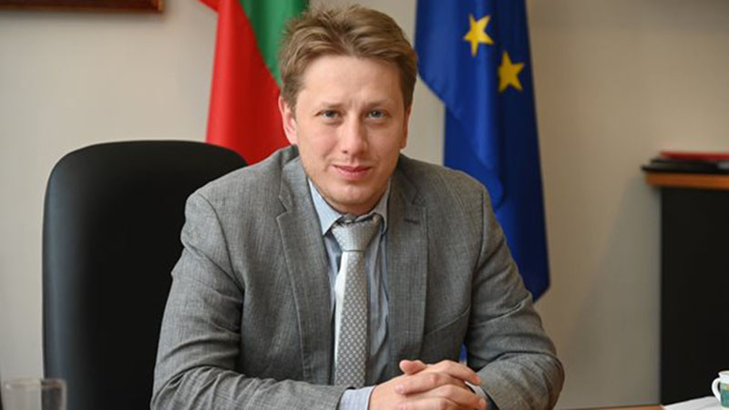 Зам.-министър на икономиката обеща: По-малко документи от бизнеса и съкратени срокове