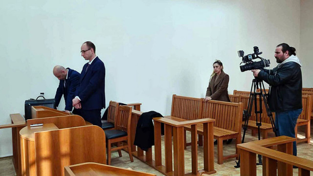 Адвокатът на Ешреф Ешрефов е ограничаван в достъпа до него, докато е в болница