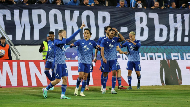 "Левски" спечели убедително с 4:0 домакинството си, агитката отново "на нож" със Сираков