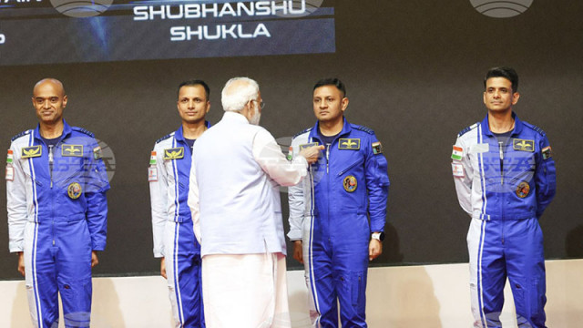 Индия обяви екипажът на първия ѝ космически кораб