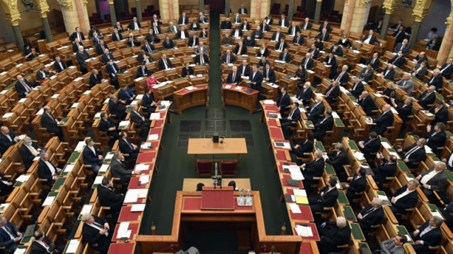 Председателят на унгарския парламент Ласло Ковер подписа ратификацията на присъединяването