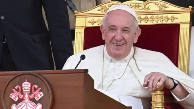 Папа Франциск получи пристъп на кашлица по време на събитие