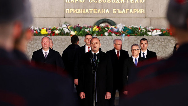 България се преклони пред паметта на героите на Освобождението Тържествена