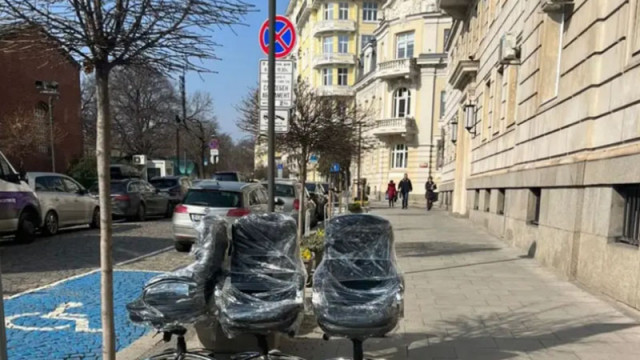 След 4 месеца на власт, „спасителите на София“ успяха да си купят нови столове