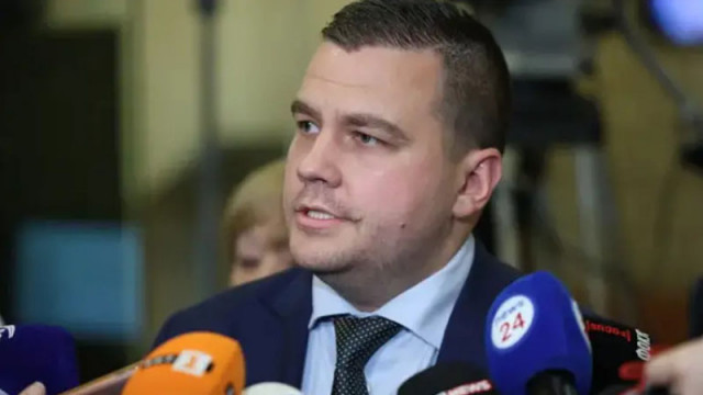 За внасяне в парламента на оставката на министър председателя Николай Денков