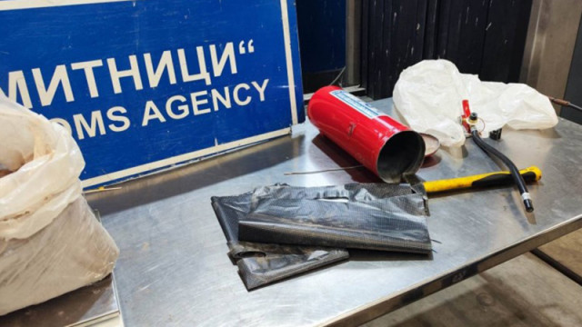 5,5 кг хероин, скрити в пожарогасител заловиха на Дунав мост - Русе