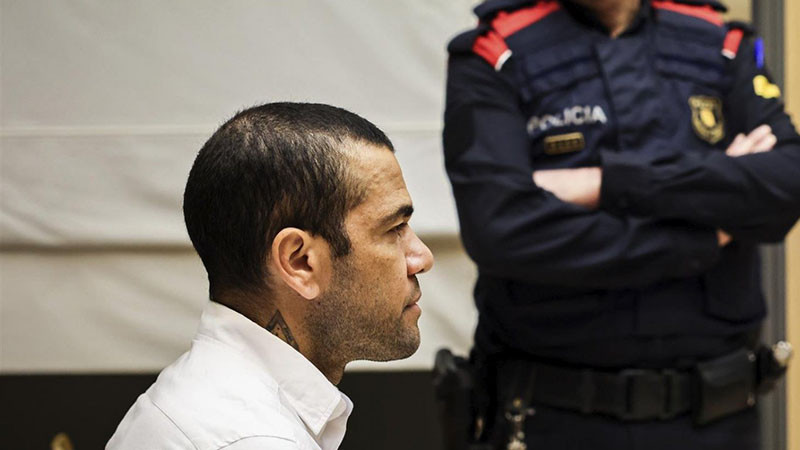 "Самоубиха" Дани Алвеш в затвора, роднините му побесняха