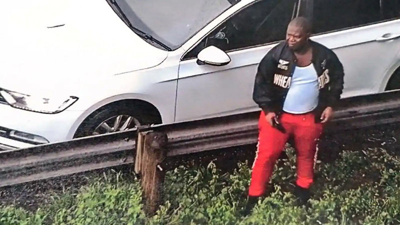 Полицията в Кейптаун разпространи снимките на двама мъже, заподозрени за