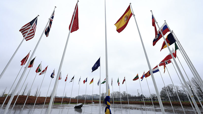 НАТО издигна знамето на Швеция