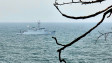 Противоминен кораб работи по обезвреждане на мината, появила се край Кабакум