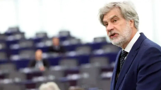 Група евродепутати поискаха нидерландският им колега Марсел де Грааф да