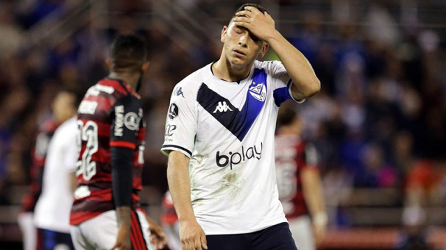 Аржентинският клуб Велес Сарсфийлд оповести новината че прекратява с незабавен