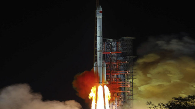 Китай изстреля спътник за предстоящи лунни мисии