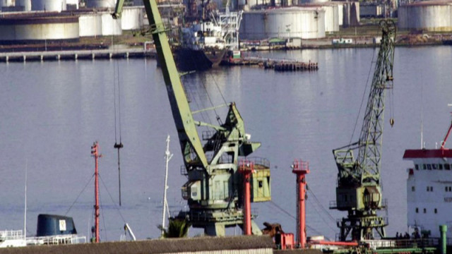 Всички индийски рафинерии вече започват да отказват руски петрол докаран