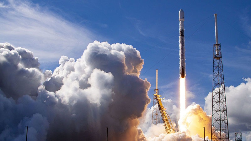 SpaceX изстреля товарна мисия към Международната космическа станция