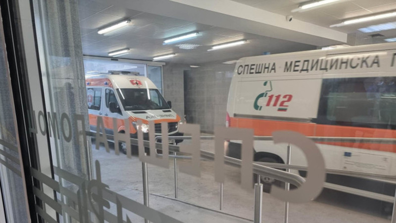 Двама души са ранени при челна катастрофа край Поморие