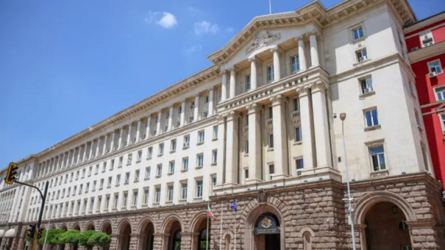 Депутати от ПП-ДБ с инструкция да бъдат в София, спират медийните изяви на свои представители