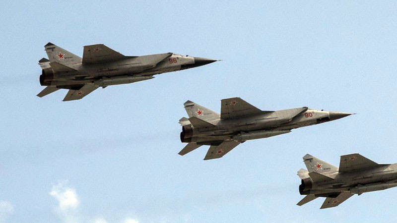 Руски самолет изтребител МиГ-31 е съпроводил днес два американски бомбардировача
