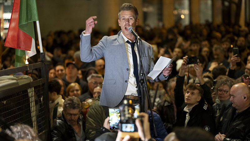 Бивш министерски съпруг поведе протест срещу Орбан, като обвинява него