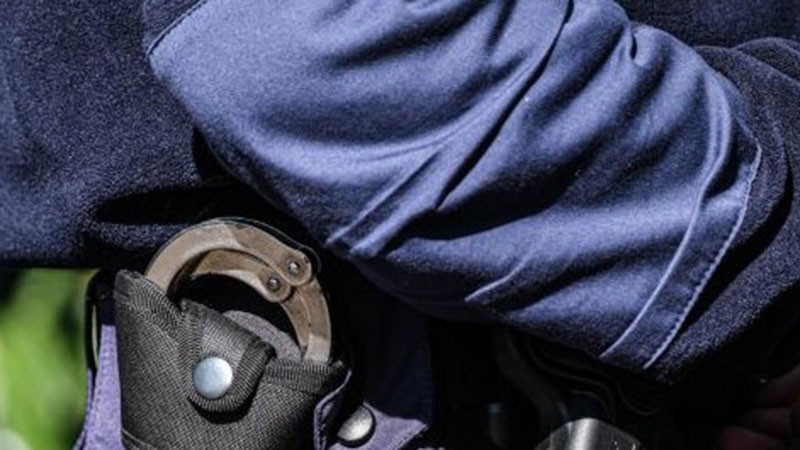 Полицаи спипаха варненец, докато се опитва да открадне електрическа тротинетка