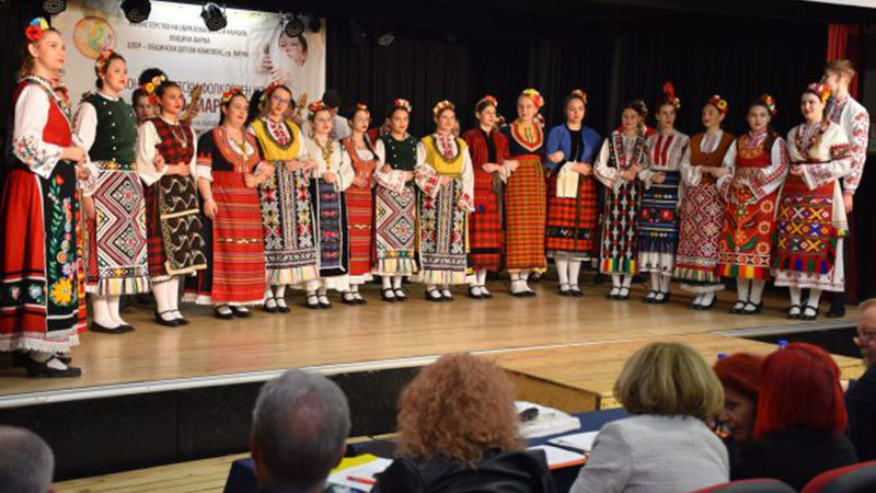 Връчиха отличията в Националния детски фолклорен конкурс „Диньо Маринов" във Варна (СНИМКИ)