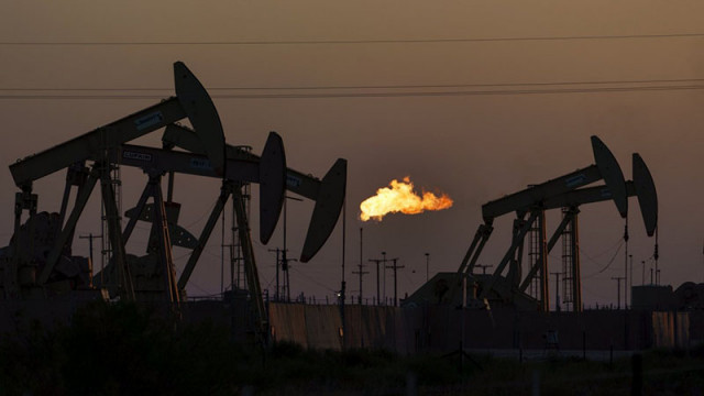 Петролните и газовите компании ще трябва да намалят емисиите си