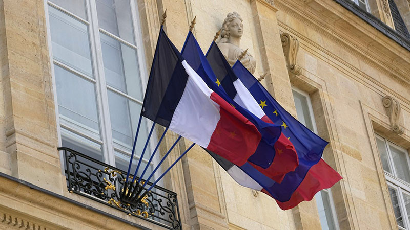Франция ще продължи да подкрепя Киев, колкото дълго и усилено
