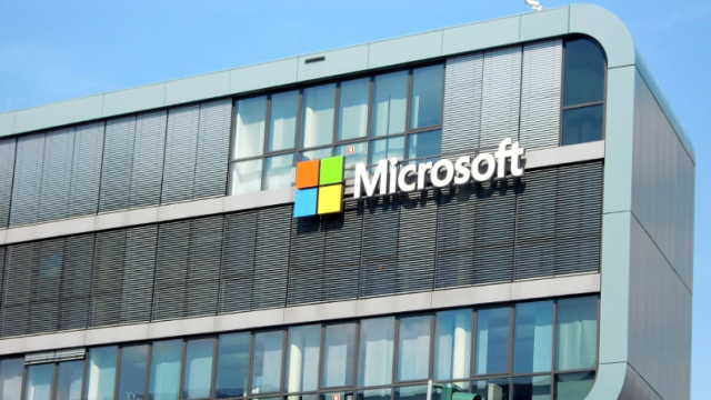 Американският технологичен концерн Майкрософт Microsoft ще отвори нов център за