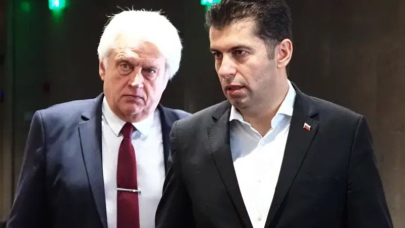 Този, който влезе в политиката на криле от снимки с пачки, сега пледира за правила!