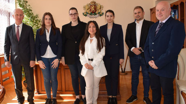 Петима юристи завършили специалност Право избраха Окръжен съд – Варна