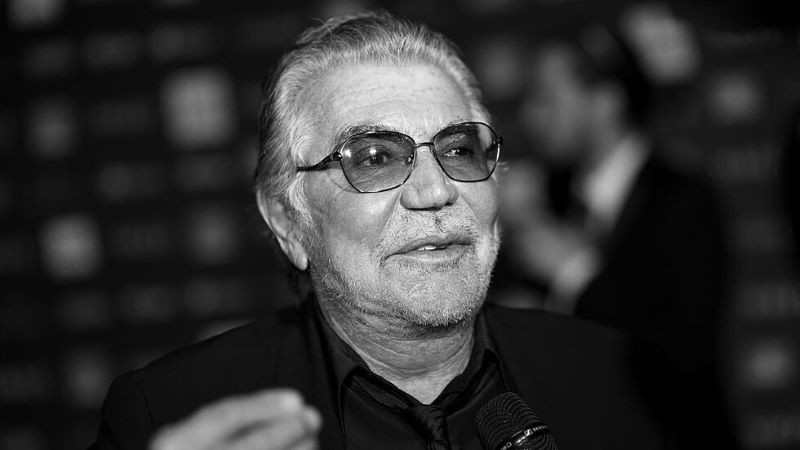 Италианският моден дизайнер Роберто Кавали е починал на 83 години. Дизайнерът