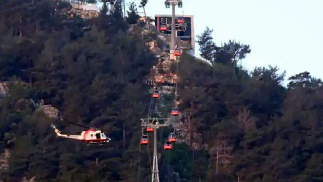Турски спасители евакуираха всички пътници от кабините на лифта в