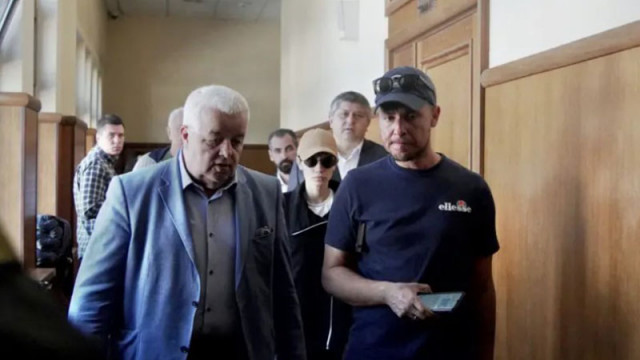 По същия сценарий: Отложиха делото за мярката на Петя Банкова и Стефан Димитров