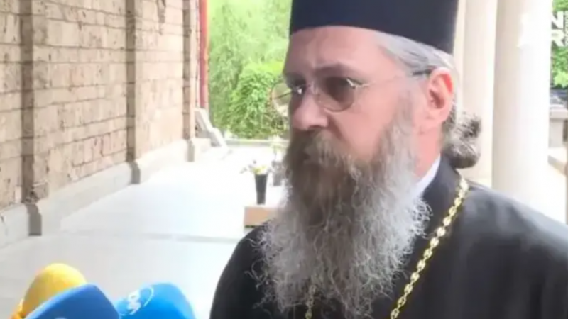 Полицията издирва извършителите, поругали гроба на патриарх Неофит. На 21