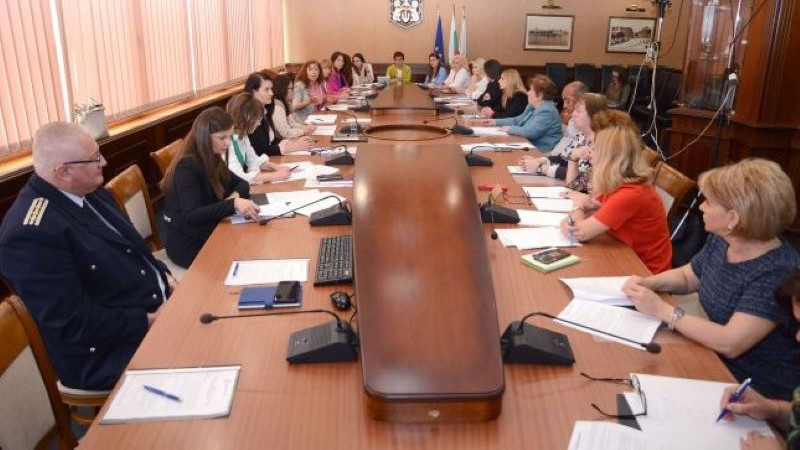 Заместник-кметът по здравеопазването и социалните дейности Снежана Апостолова откри първото