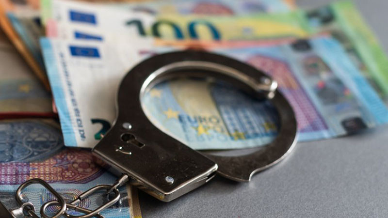 За имотни измами в Русе са задържани трима души, сред които и полицай