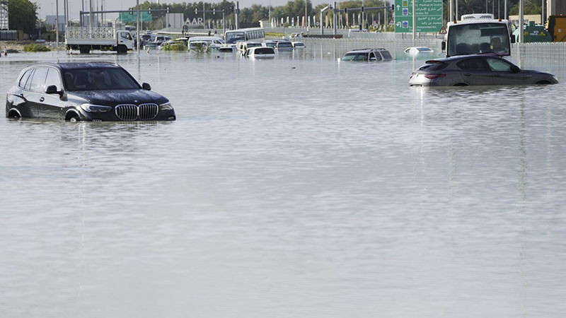 Международното летище на Дубай е наводнено. Редица полети са отменени,