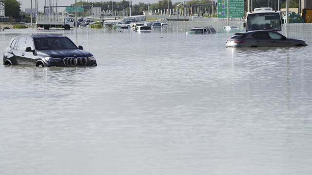 Международното летище на Дубай е наводнено: Отменени са полети от и до София