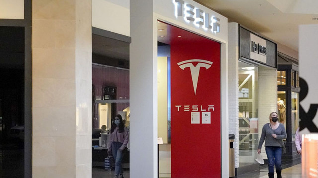 Американската автомобилостроителна комапния Тесла изтегля 3878 от своите електрически пикапи