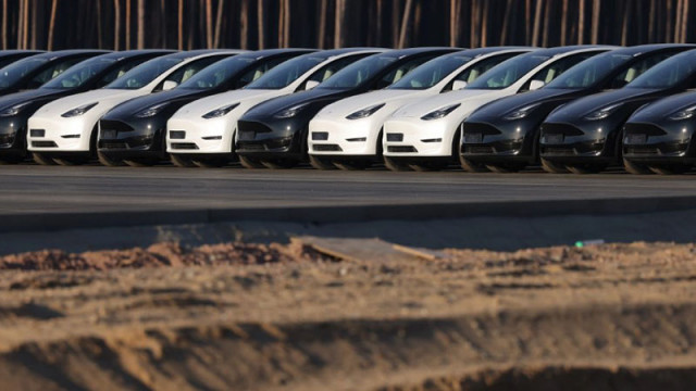 Американската автомобилостроителна компания Тесла Tesla отново понижава цените на своите