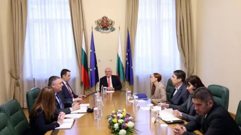 Министър-председателят Димитър Главчев и министърът на транспорта и съобщенията Георги