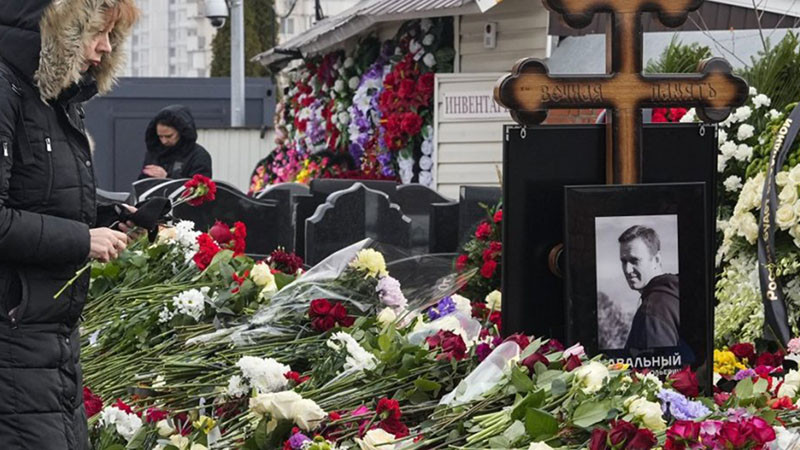 Отстраниха за 3 години руския свещеник, отслужил панихидата в памет на Навалник