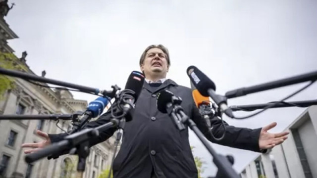 Германският евродепутат Кра няма да подава оставка, след като негов сътрудник бе задържан за шпионаж