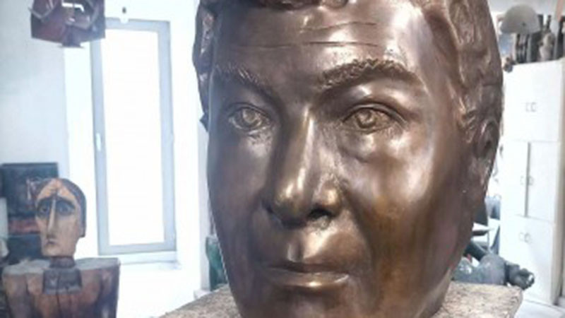 Община Варна дарява скулптурния портрет на поета Петър Алипиев на Община Кишкьорьош, Унгария
