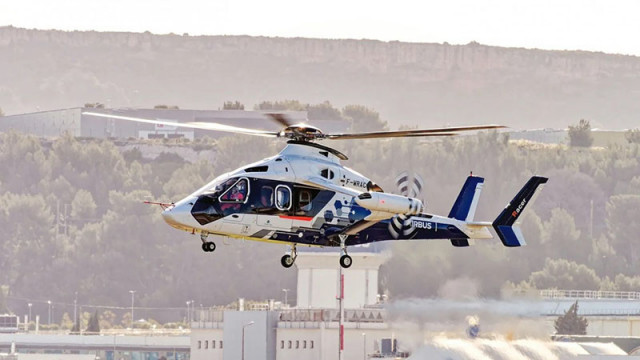 Airbus демонстрира най новия си хеликоптер Racer който може да лети