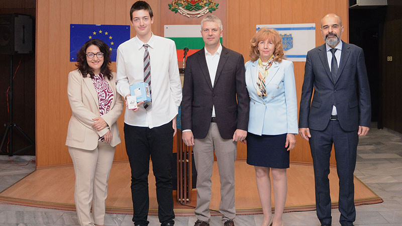 Награди от Община Варна за двама варненски ученици