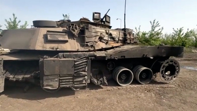 Военнослужещи от Централния военен окръг ЦВО евакуираха първия танк M1