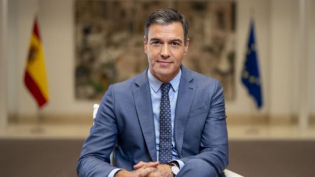 Испанският премиер Педро Санчес остава на поста си